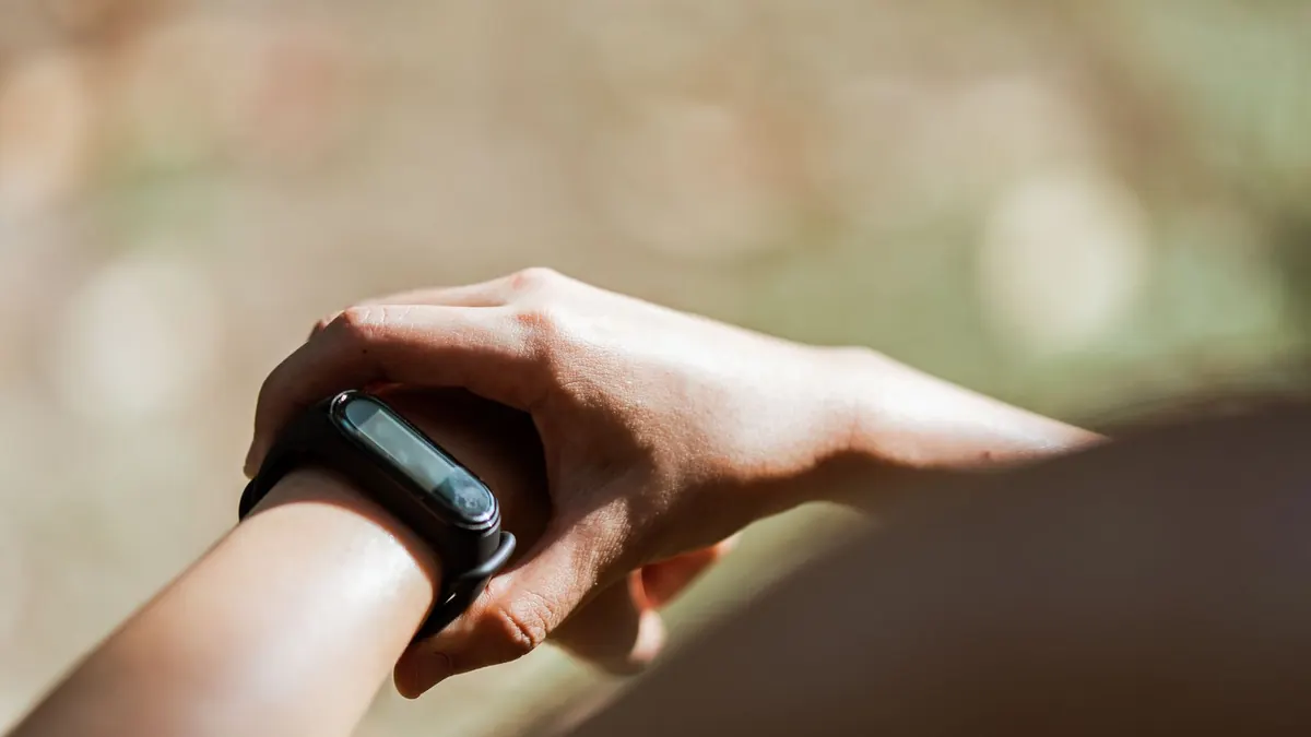 손목에 찬 스마트워치